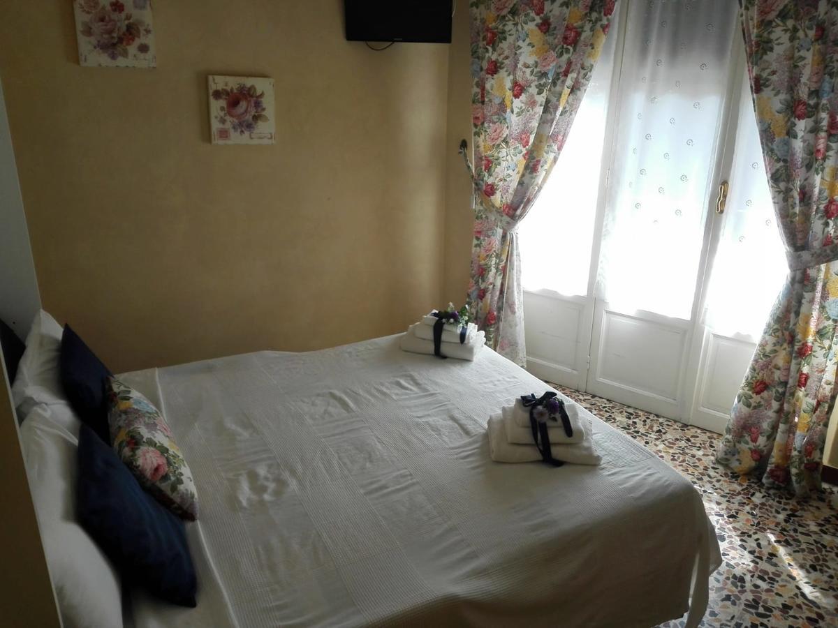 Affittacamere Da Carla Bonassola Bagian luar foto
